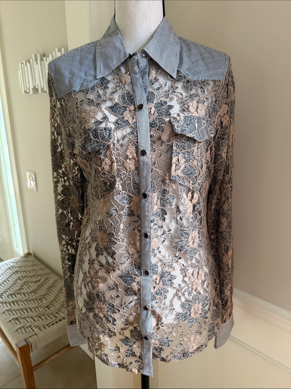 BKE Boutique Y2K Western Sheer Lace Snap Front Blouse L Floral Black Taupe